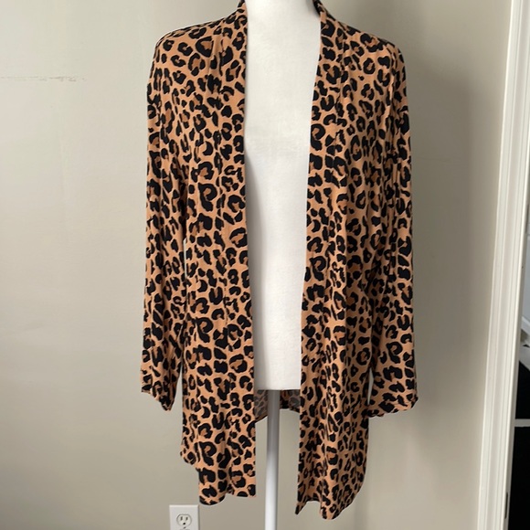 Treasure and Bond Leopard Print Open Front Cardigan - Picture 4 of 10